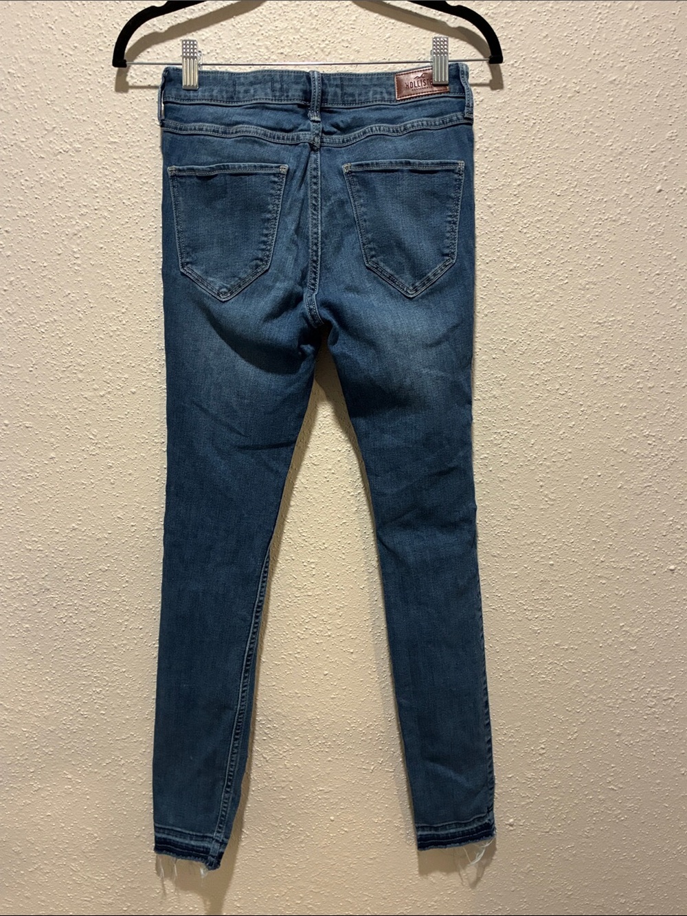 Hollister Women's Ripped Skinny Jeans - Medium Blue - Picture 3 of 3
